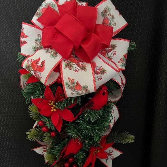 Red Cardinal Christmas Swag Wreath - Picture 1 of 2